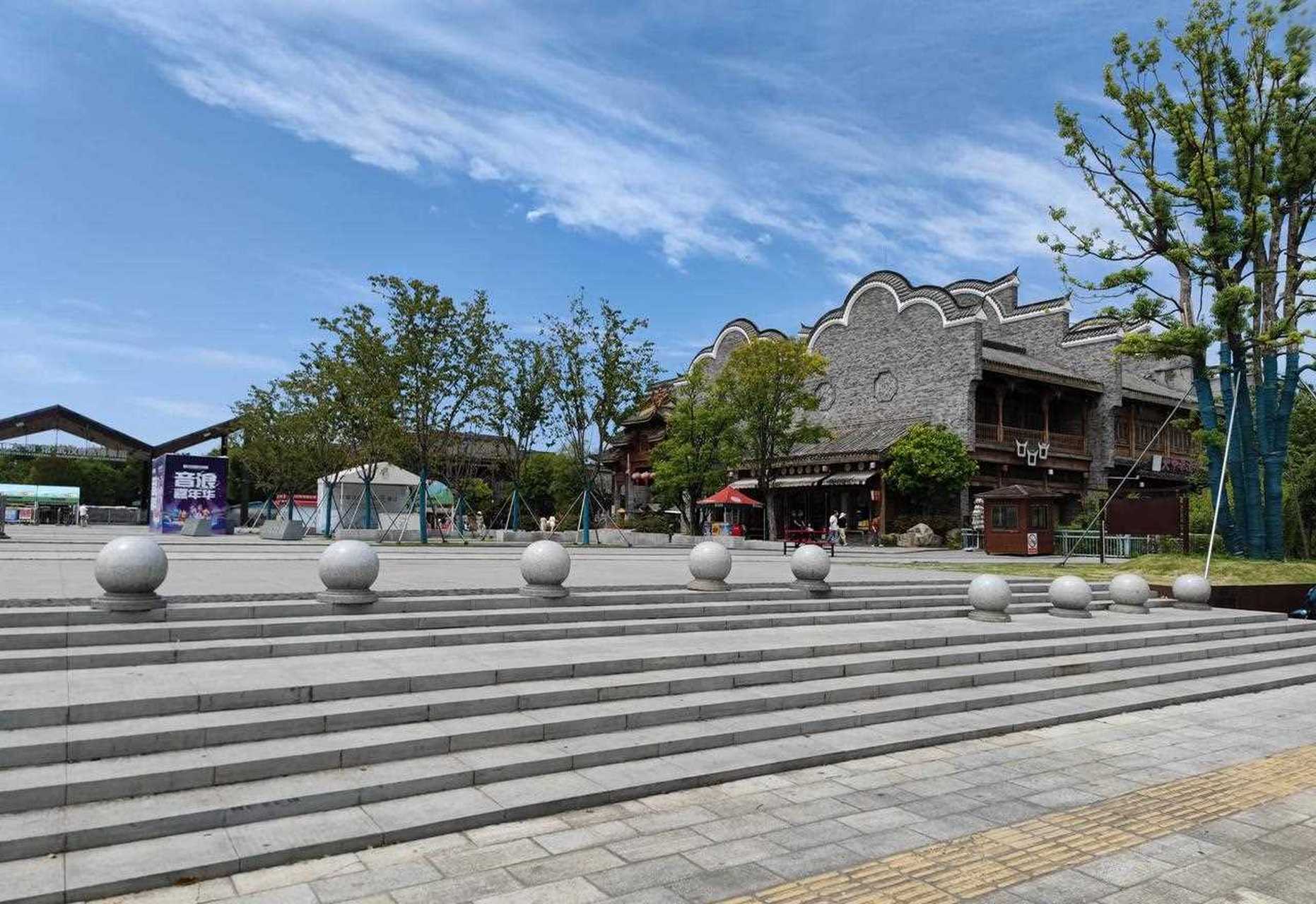 好久没有来园博园了,武汉园博园面积蛮大好几个门,以前都是从北门进来