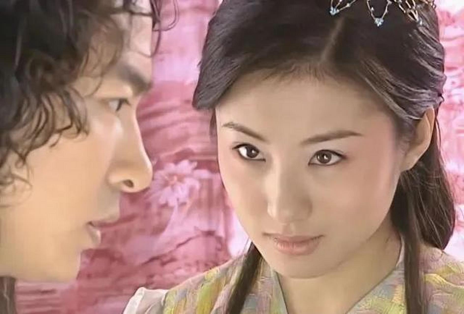 电视剧《水月洞天》5位大美人之赵云:  赵云(王惠饰)  王惠,1982年