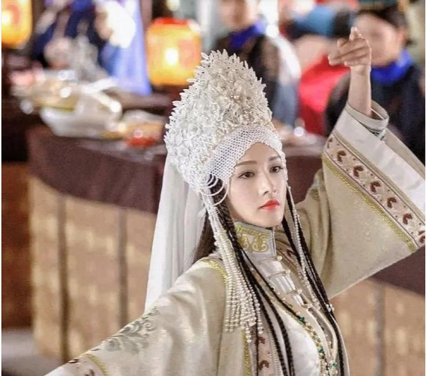 李沁这个香妃不够惊艳啊,如果是热巴或者娜扎演,会不会更好?