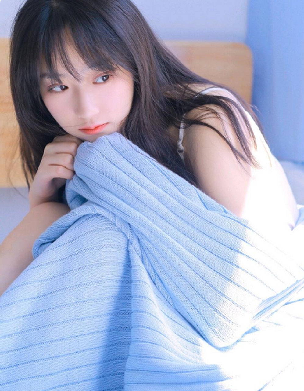 拥有牛奶肌肤的美女姐姐