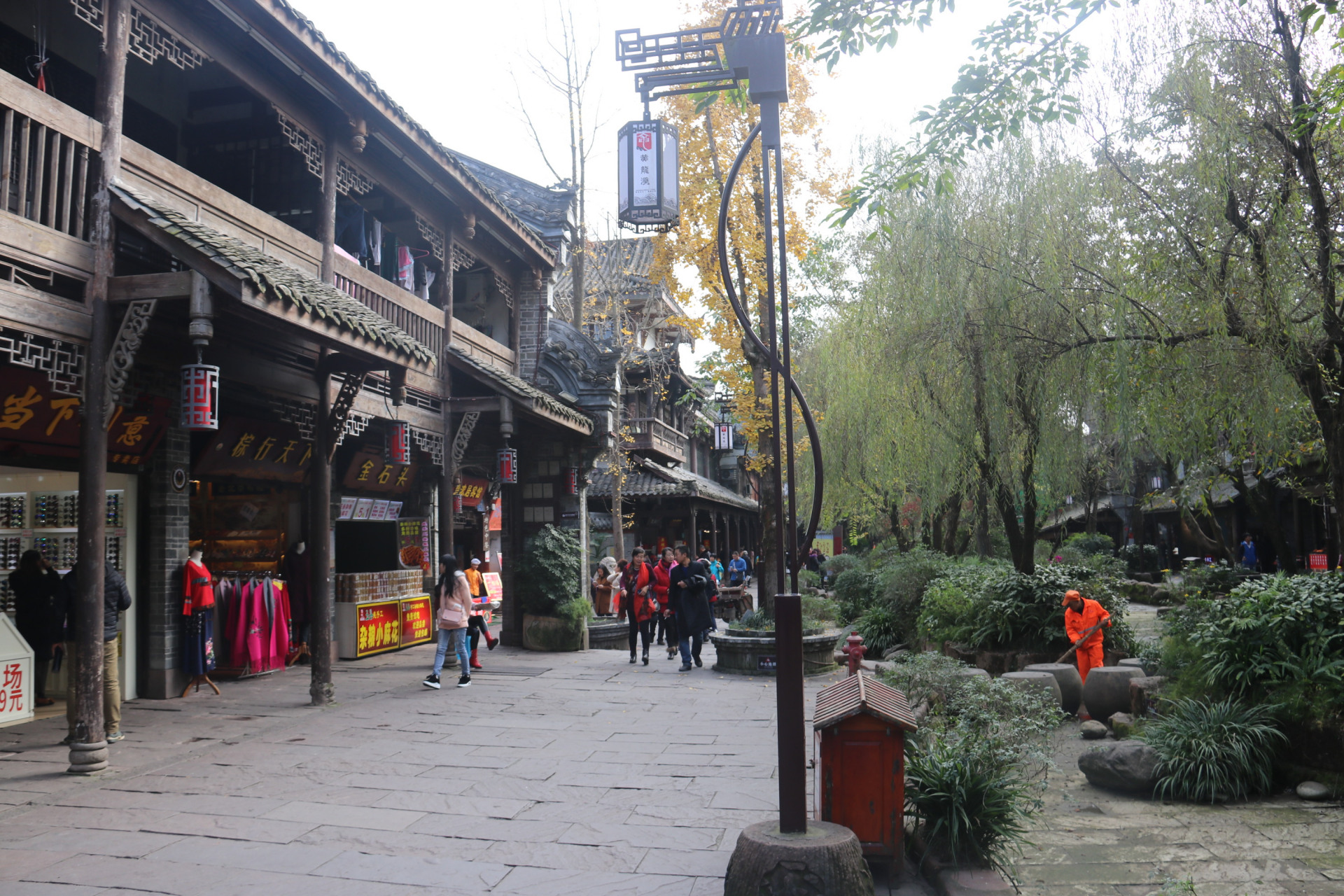 欢乐过春节安心耍成都# 曾经爆火的网红妖娆哥,在成都黄龙溪古镇