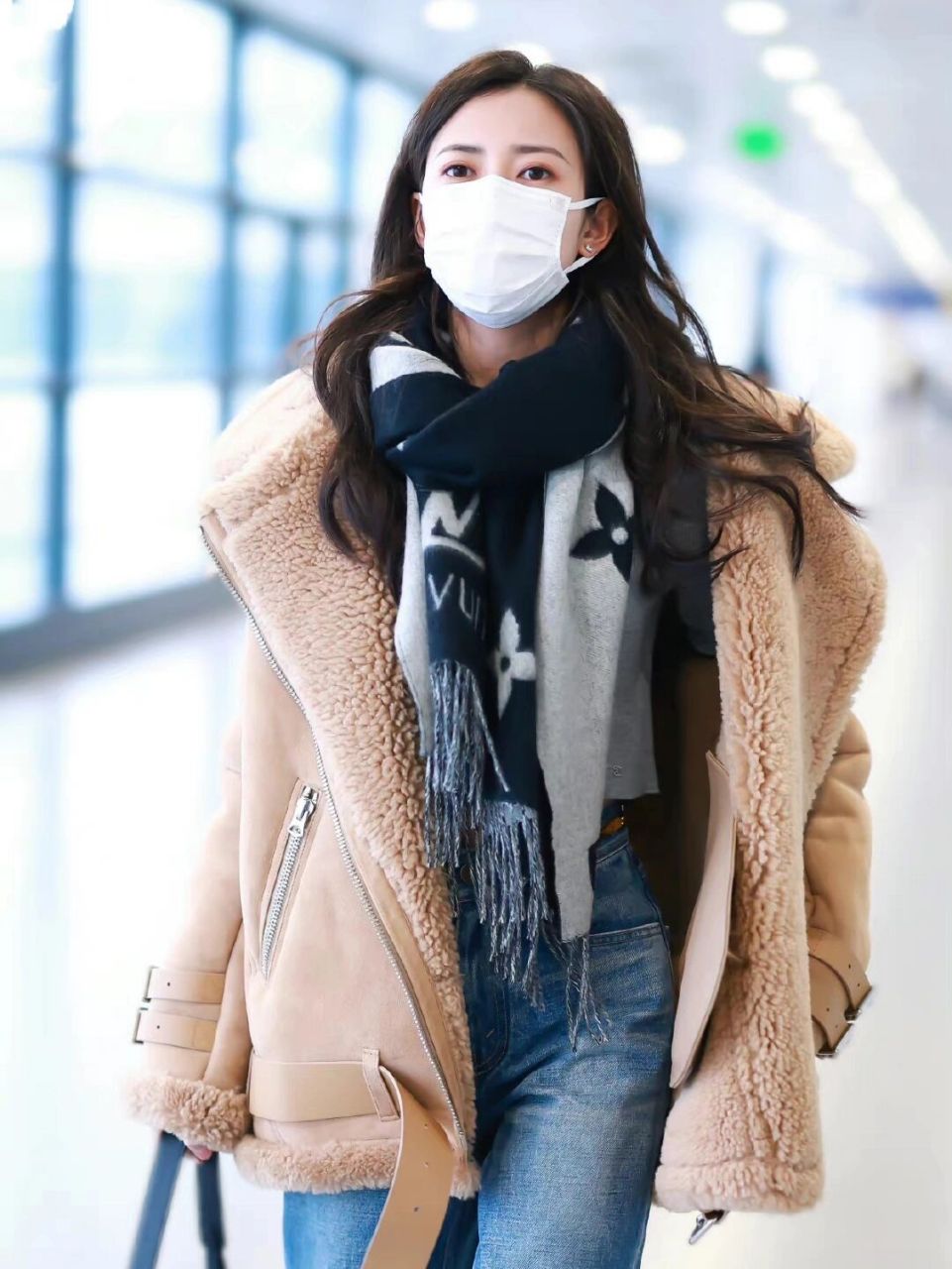 陈钰琪今日机场私服 实穿很高的休闲style|||今日机场私服, 羊毛机车