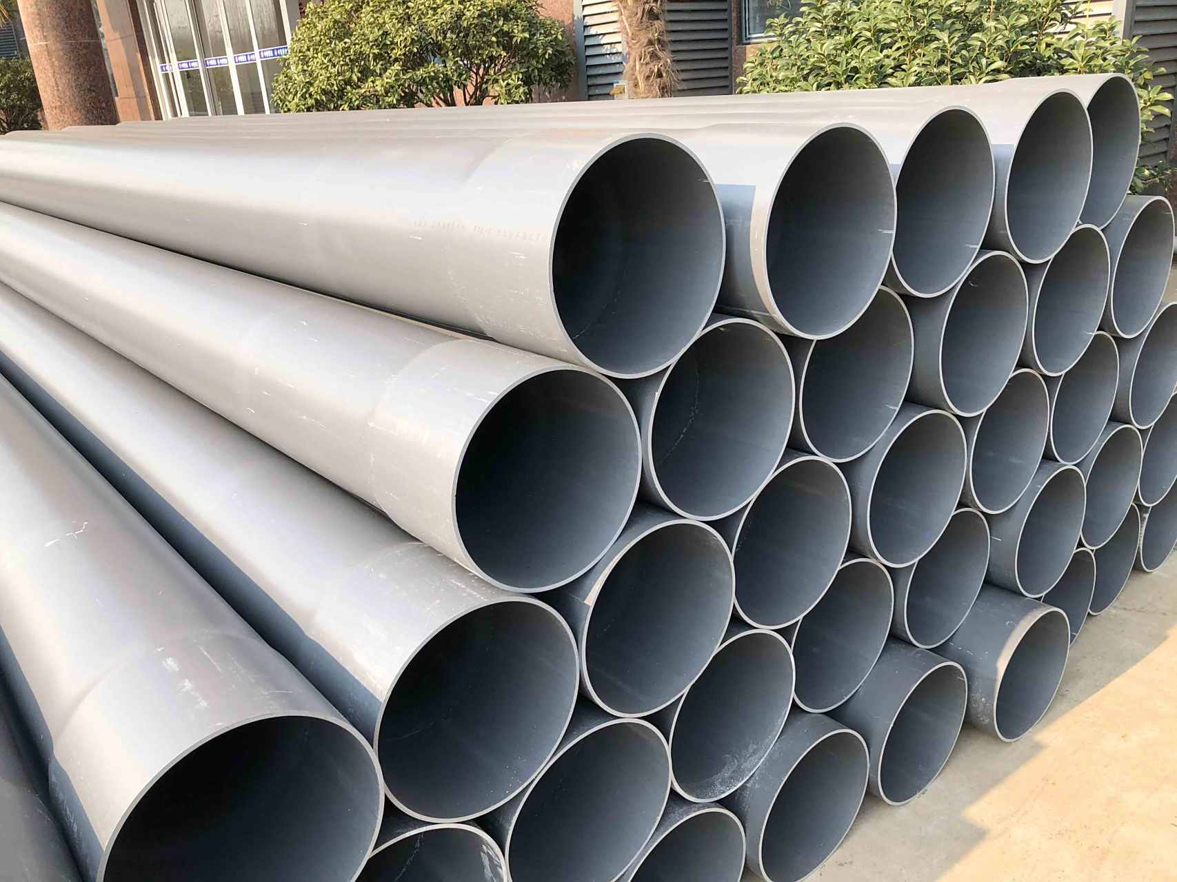 pvc-uh高性能给水管的优点:   高性能硬聚氯乙烯(pvc-uh)给水管材采用