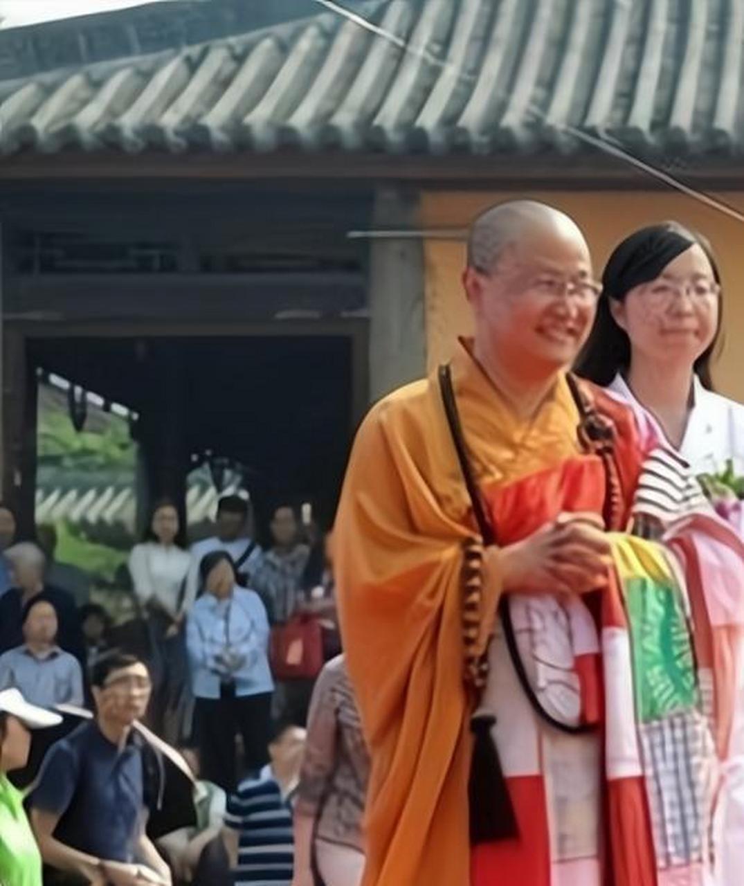 "话音毕,其他人听后出言劝阻,可在素全法师依旧坚持!