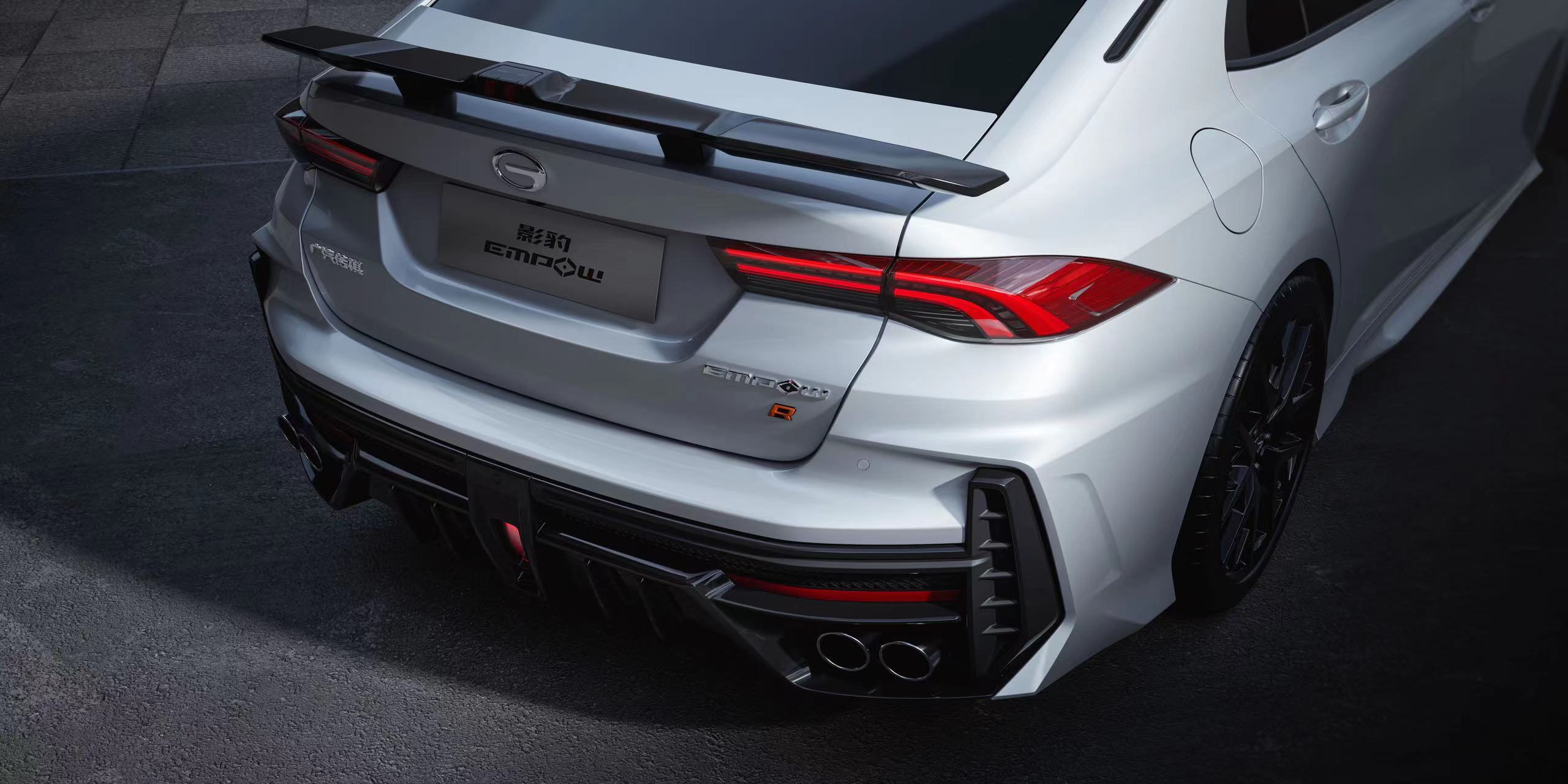 传祺影豹r上市,13.8-15.8万元,2.0t 8at,265马力,400牛·米,加速5秒7.