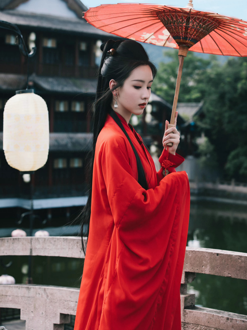 梦的边缘,总是梦见你;溪的内外,你映溪涧里;笔的