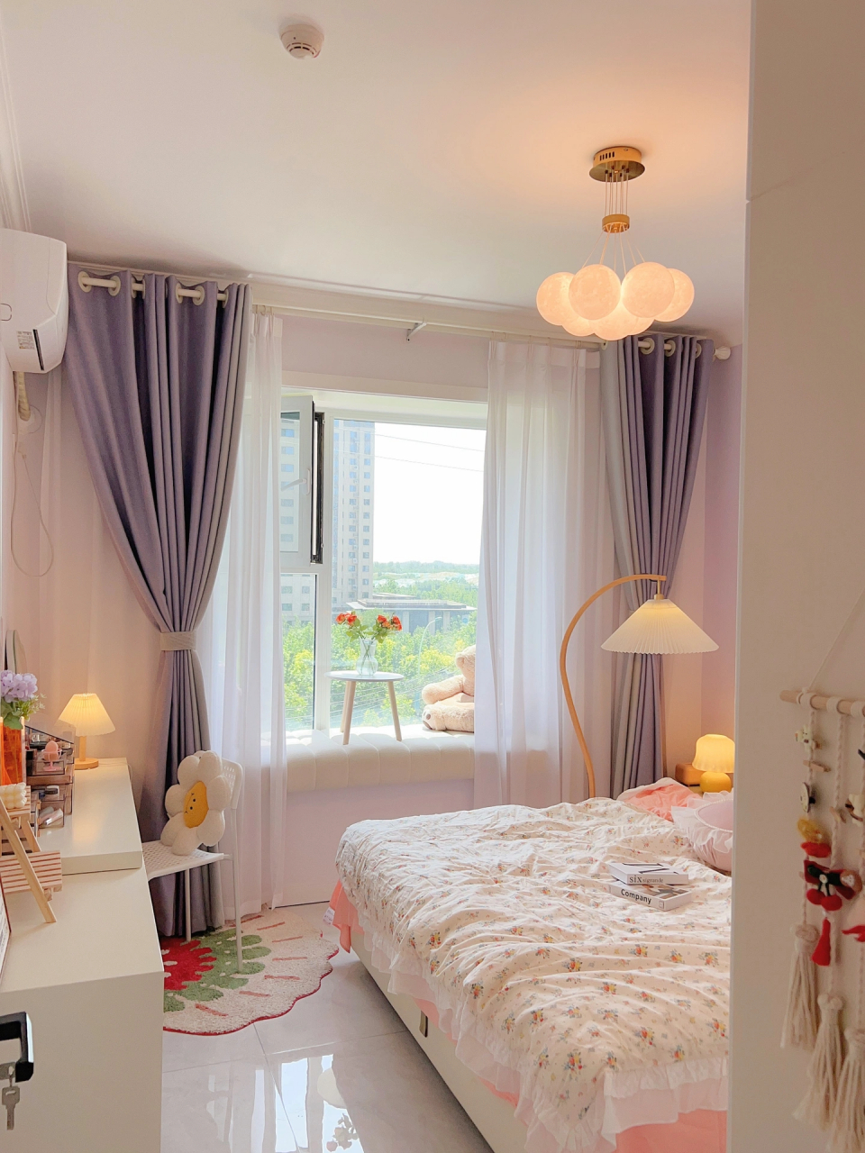 "我心里想真是便宜他了,让他睡我这么好看的房间 每次睡觉都跟画地图