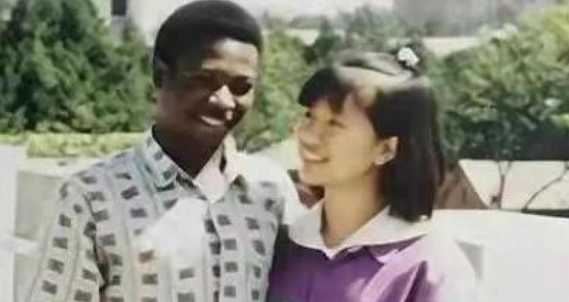 1968年,18岁的女服务生林碧春,为爱远嫁非洲,与博卡萨结婚,成了总统