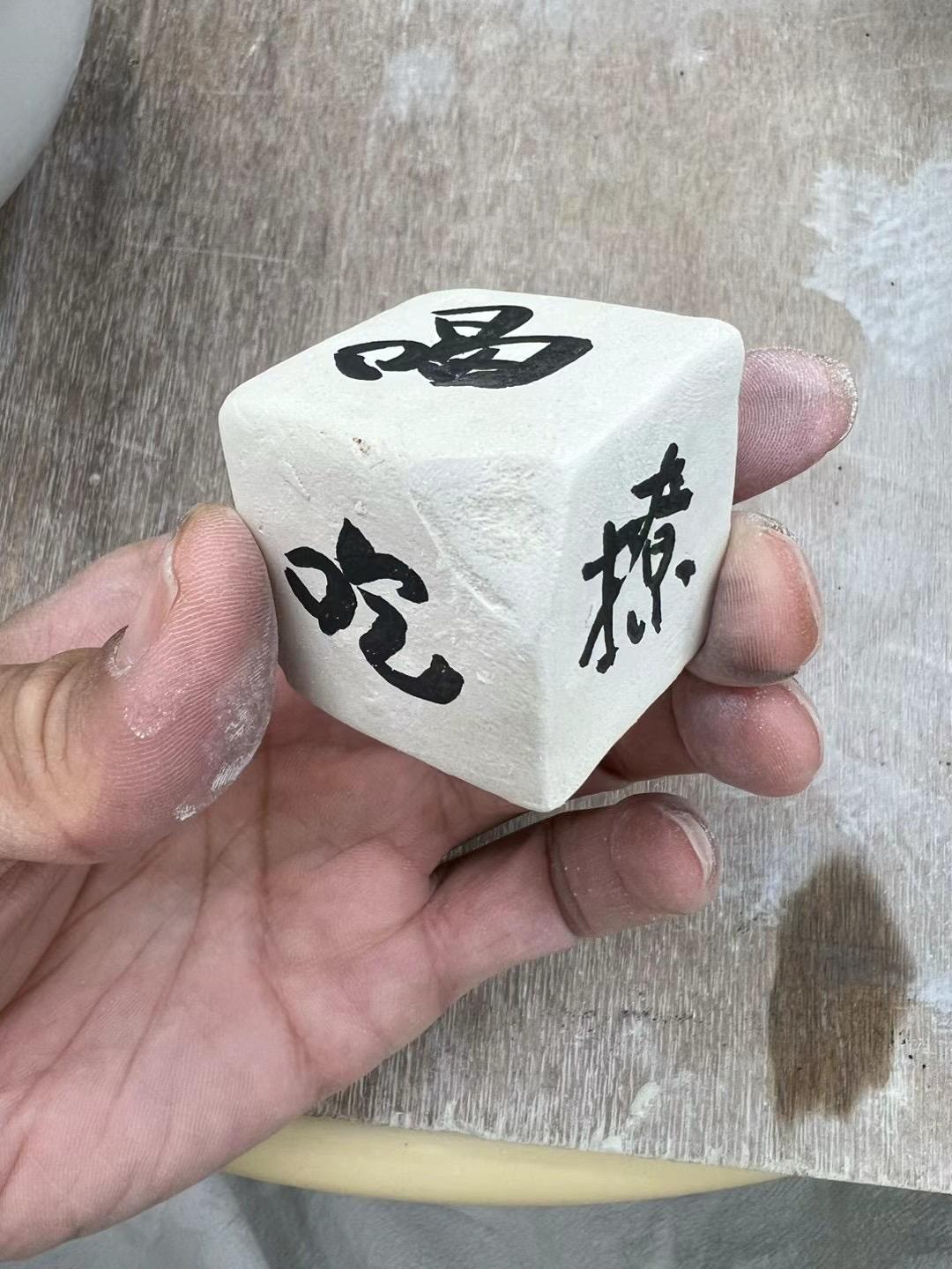 很多人抱怨自己挣得还不够花,随着年龄增长,突然发现