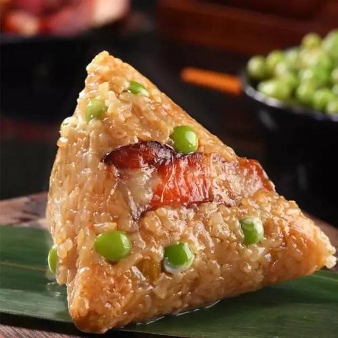 四川腊肉红豆椒盐粽,让人不忍不吐槽,蘸酱吃的粽子俺还是头一次看到.