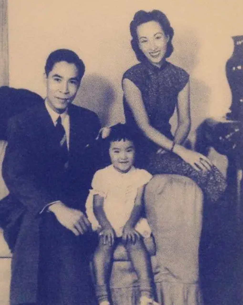 郑念,原名姚念媛,是20世纪初的上海滩名媛