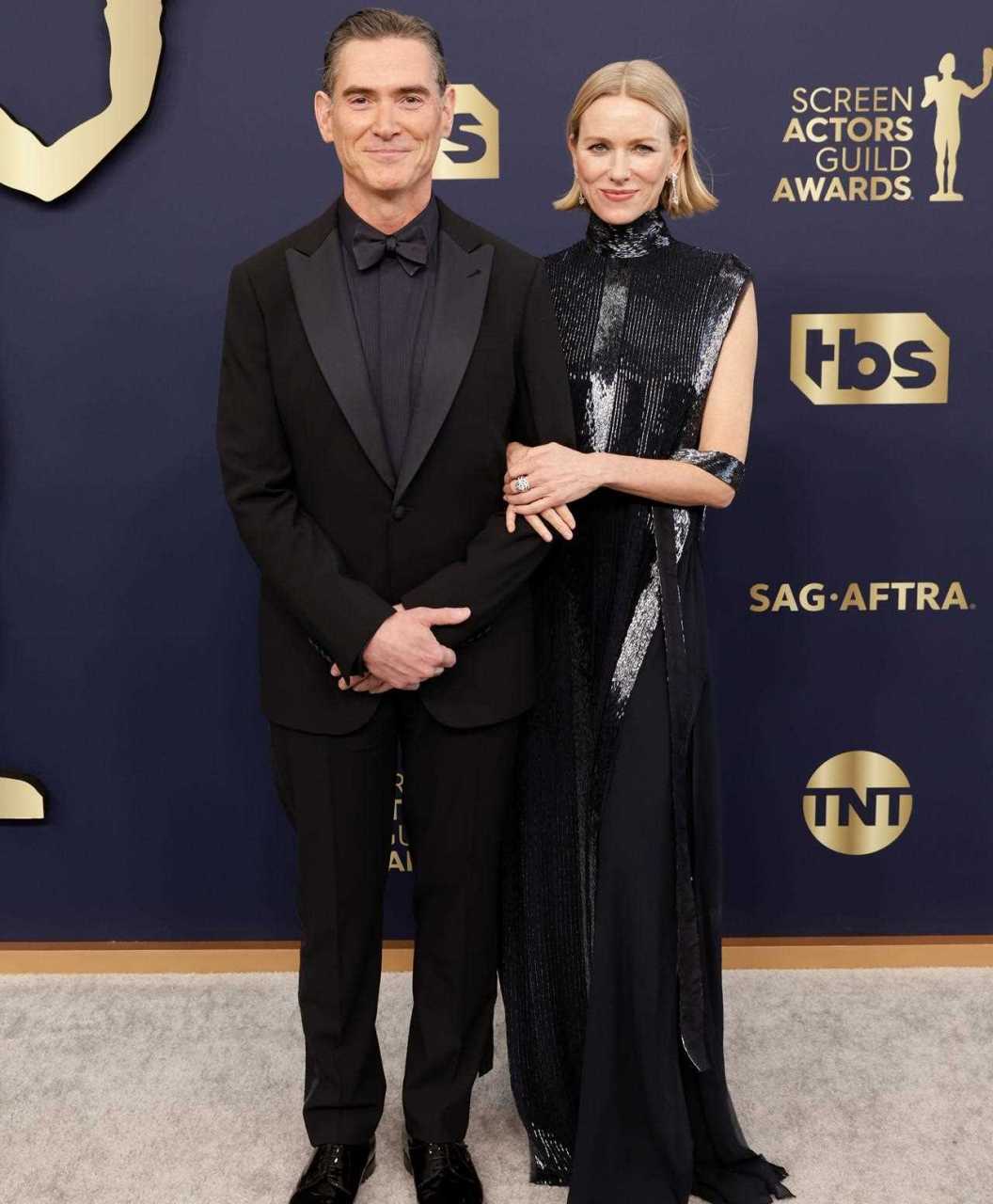 naomi watts正在庆祝她的爱人billy crudup.