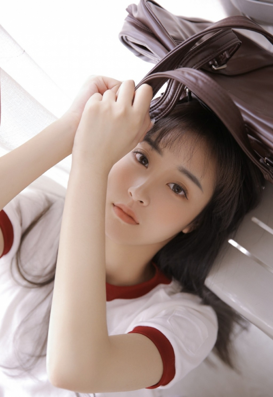 俏丽迷人大眼睛学妹