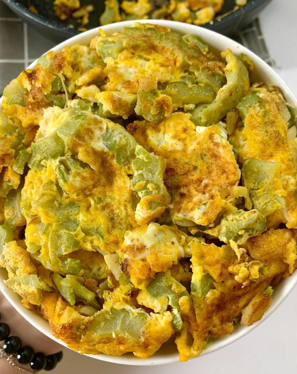 苦瓜煎蛋! 苦瓜这样做味道刚刚好,不会太苦!味道又香!