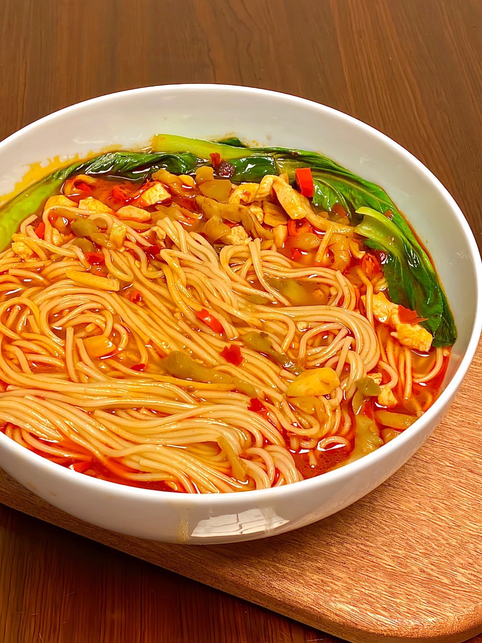 冷天配红油榨菜肉丝面,吃完太暖胃了,今天的肉丝用的鸡胸肉丝,提前