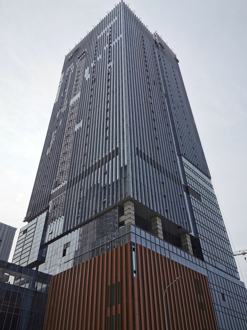 济南西部新城皇冠假日酒店外立面即将完工 济南西部新城皇冠假日酒店