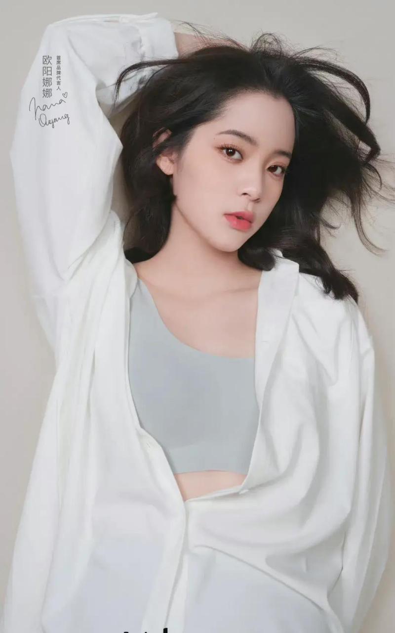 欧阳娜娜广告代言大片,气质独特,性感飘逸