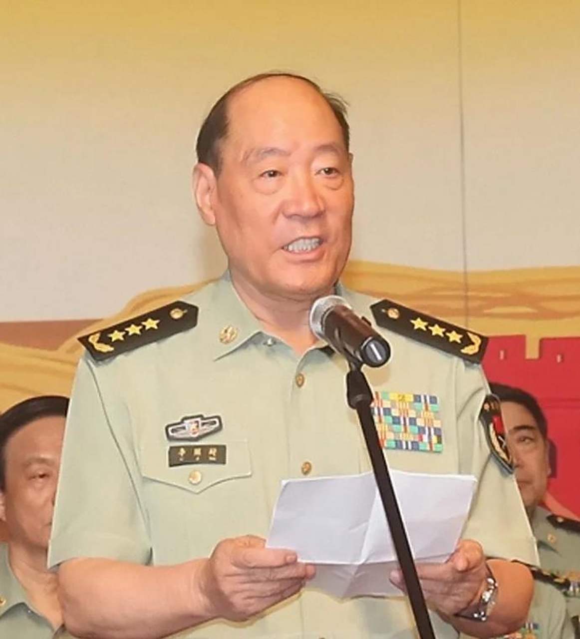 李继耐上将,大学生入伍,副排长出身,副排长是干部还是战士?