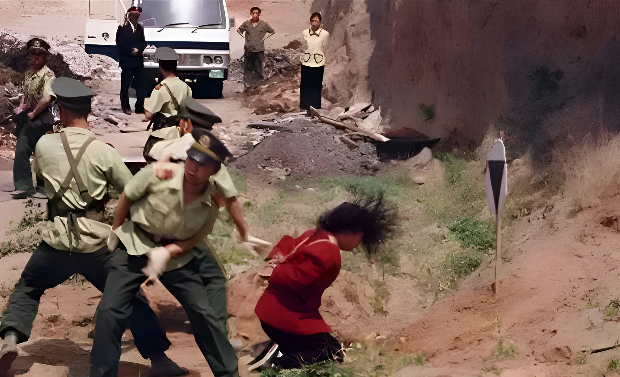 90年代,有个女囚犯被枪决的时候,她穿着红色上衣