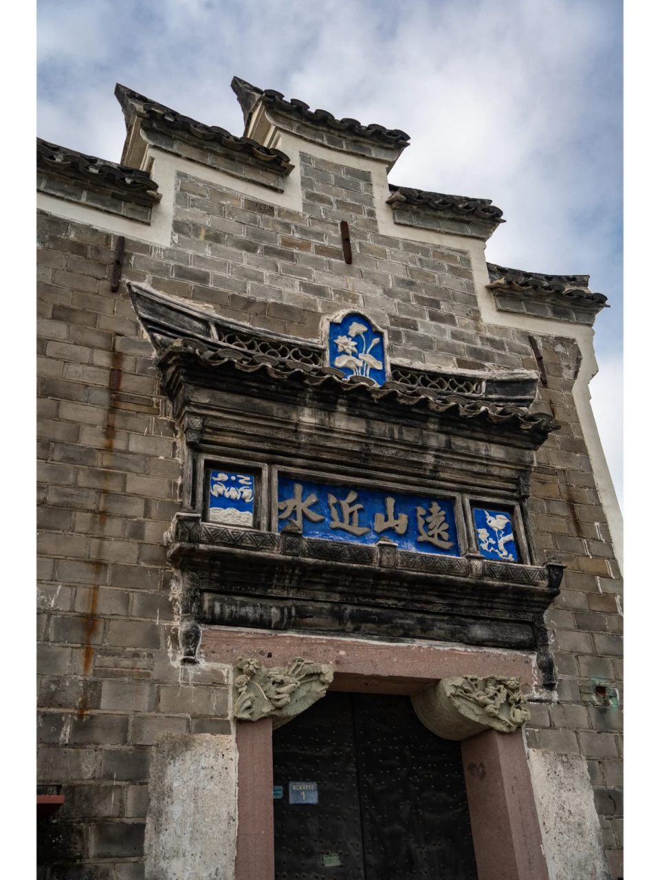 本来想逛新开的咖啡店结果被这老街深深吸引  林家村位于宁波市奉化区