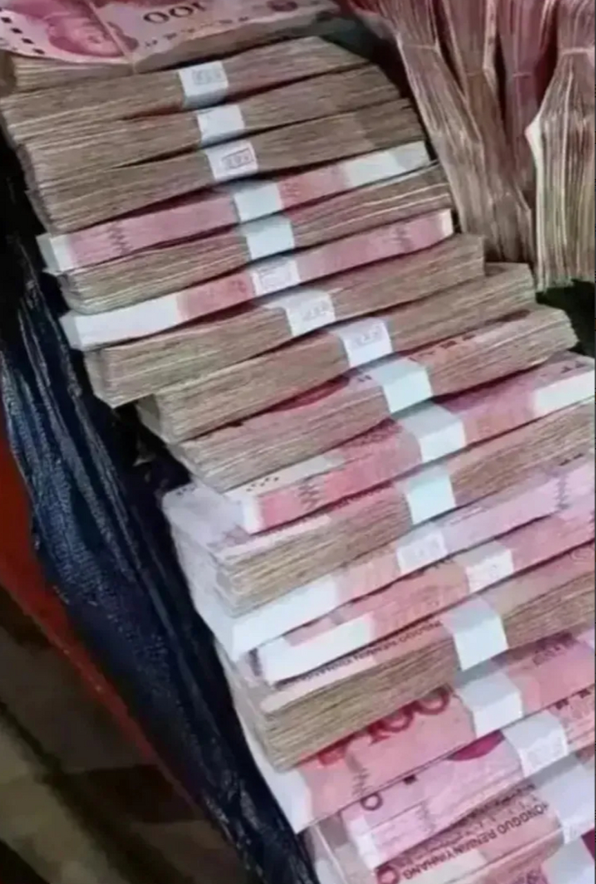 我存的五万块钱到期了,当时存的三年定期,利息5876,昨天我去银行取钱.