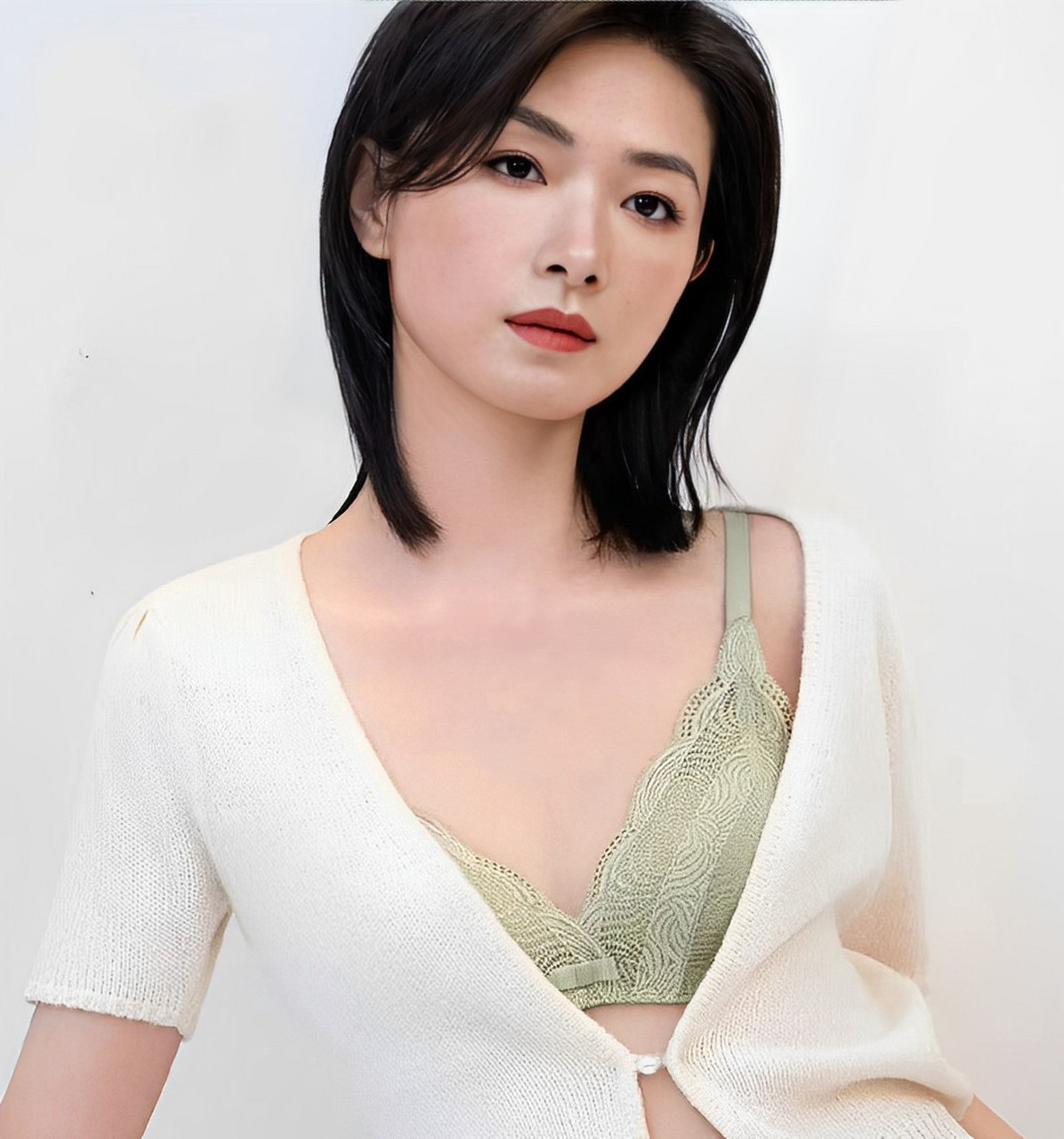 万茜属于女演员,据说女演员非常漂亮,乍一看并不惊艳,但越来越有趣!