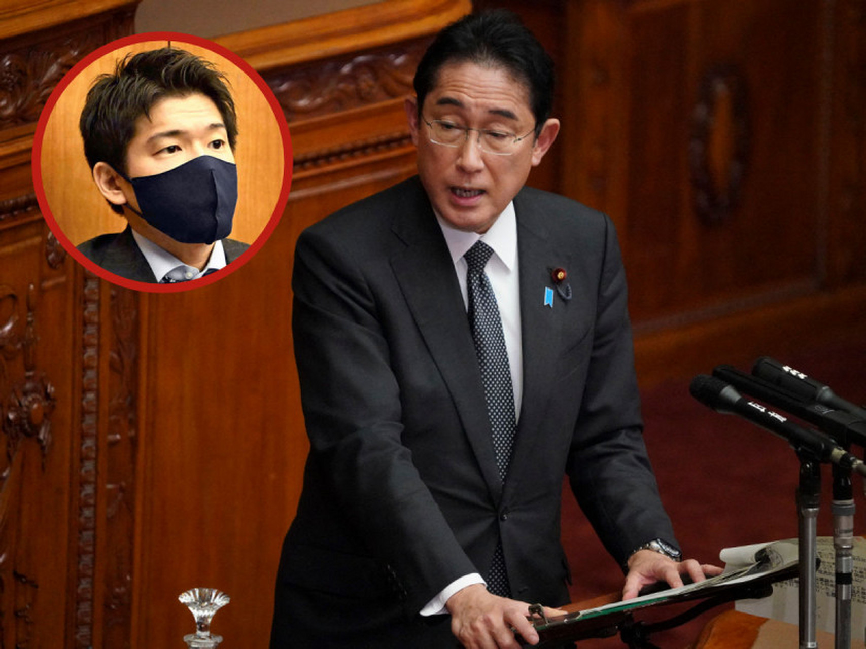 日本首相岸田的儿子在首相官邸开私人派对,摆"篡位"合影姿势,被岸田