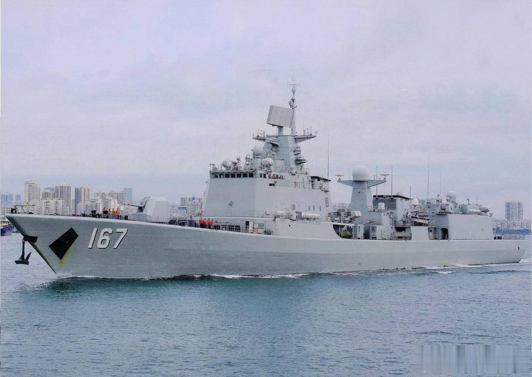 南海舰队的旗舰不是055,而是服役20年的051b型驱逐舰"深圳"号.