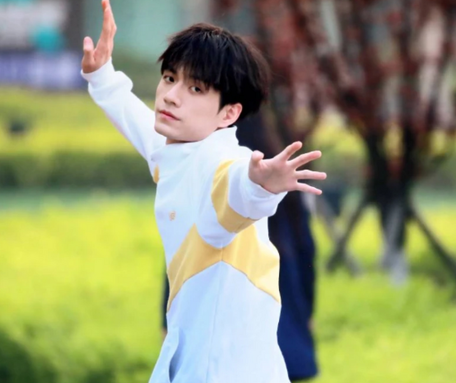 张颜齐再被曝恋情,母丹十字回应恋情,狗仔却放话要推掉粉丝房子