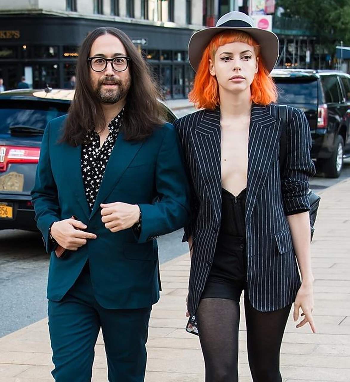 西恩-列侬,夏洛特-坎普-米尔赫携手现身 夏洛特红发 黑色时髦性感