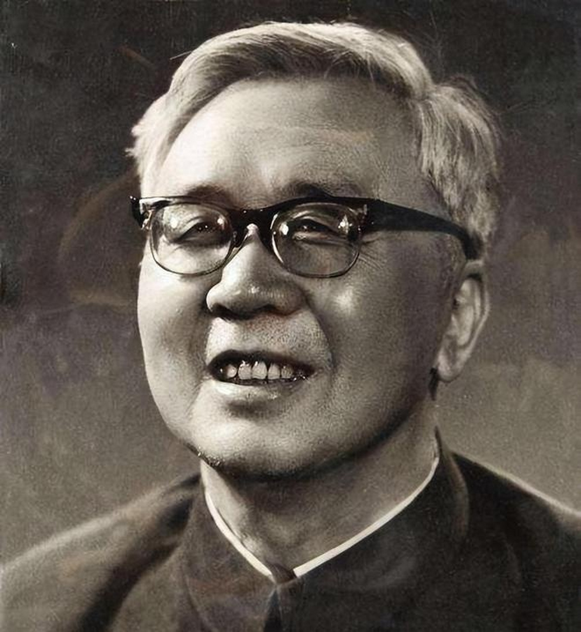 [中国加油][蜡烛] #今天缅怀数学家华罗庚##华罗庚