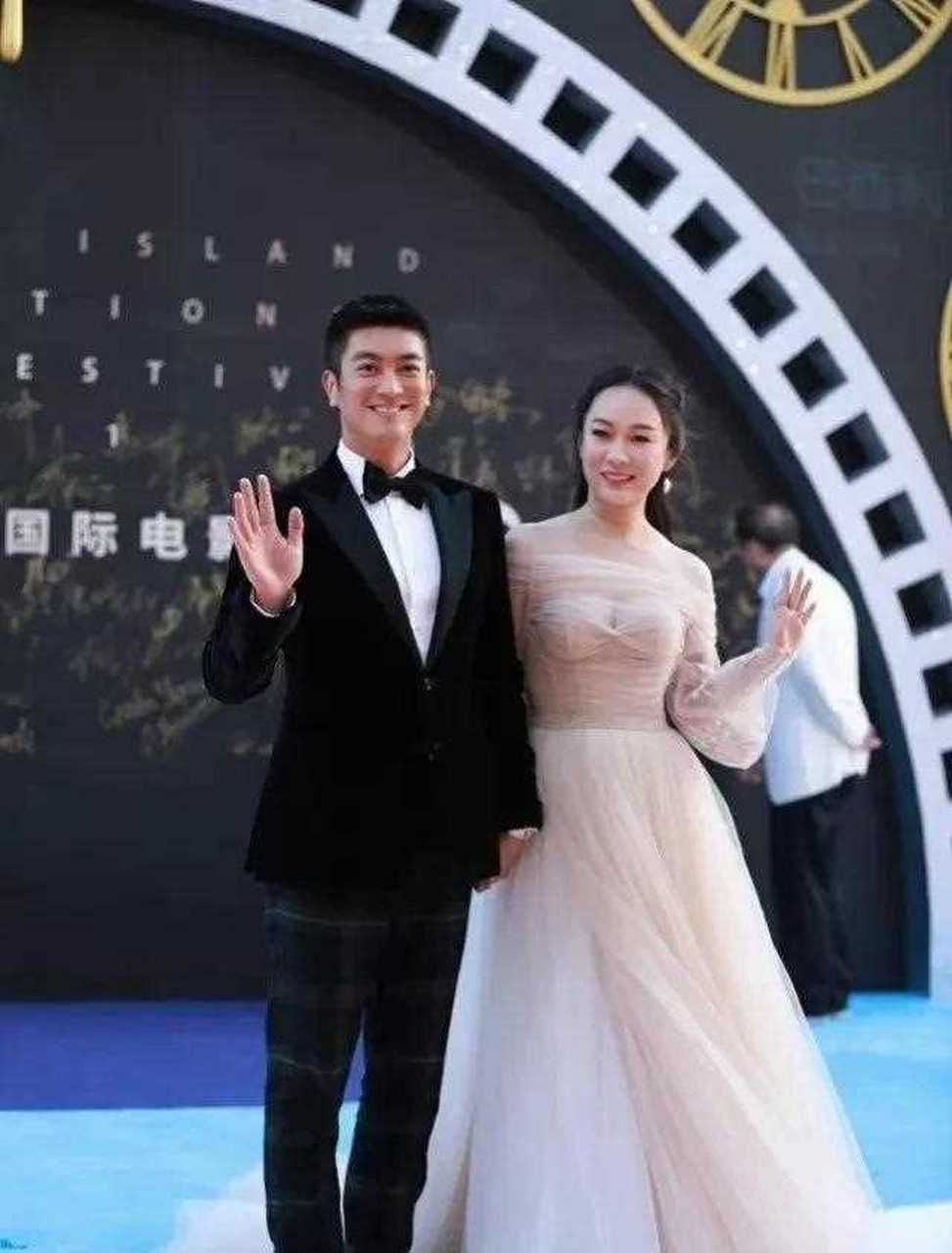 不愧是一线巨星,那是白纱裙也遮不住的天生丽质,往台上一站,可给老公