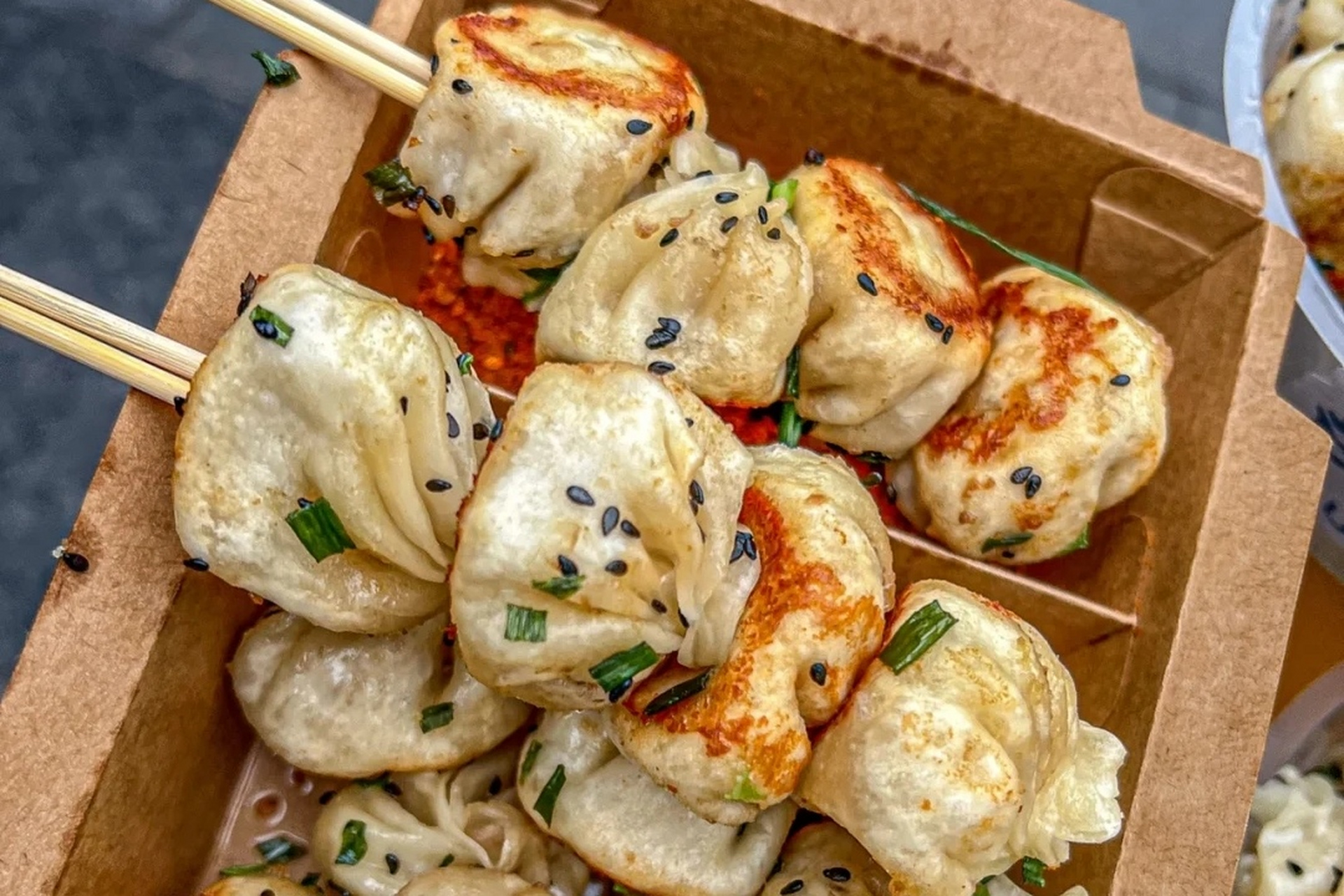 实现mini生煎自由97值得疯狂安利的拇指生煎包 一口一个满满的都是