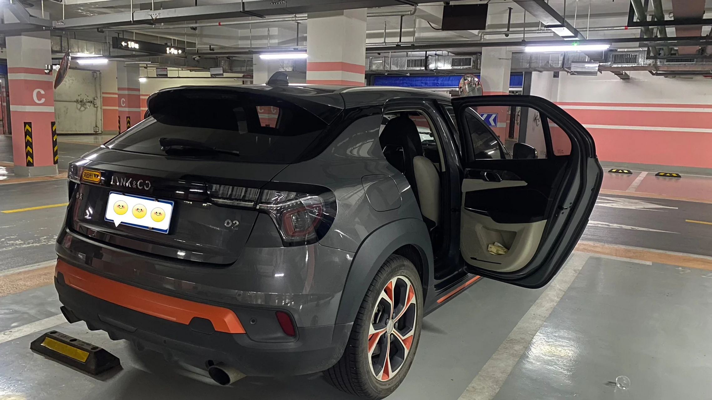 今天说一下它的安全配置和科技功能,作为一款高端suv,领克02提供了