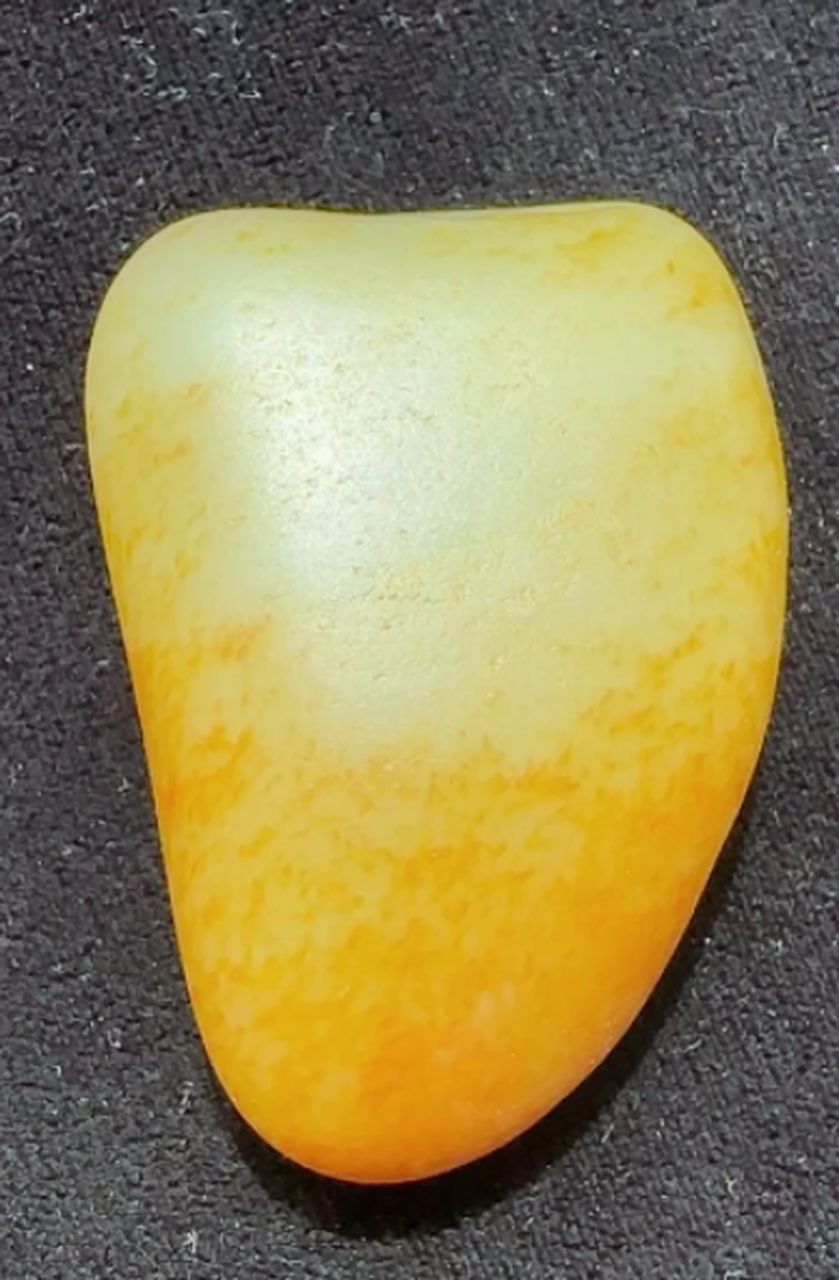 点击头像看直播##和田玉#天然牌子型 吊坠籽黄白种 洒金皮 老熟 驼