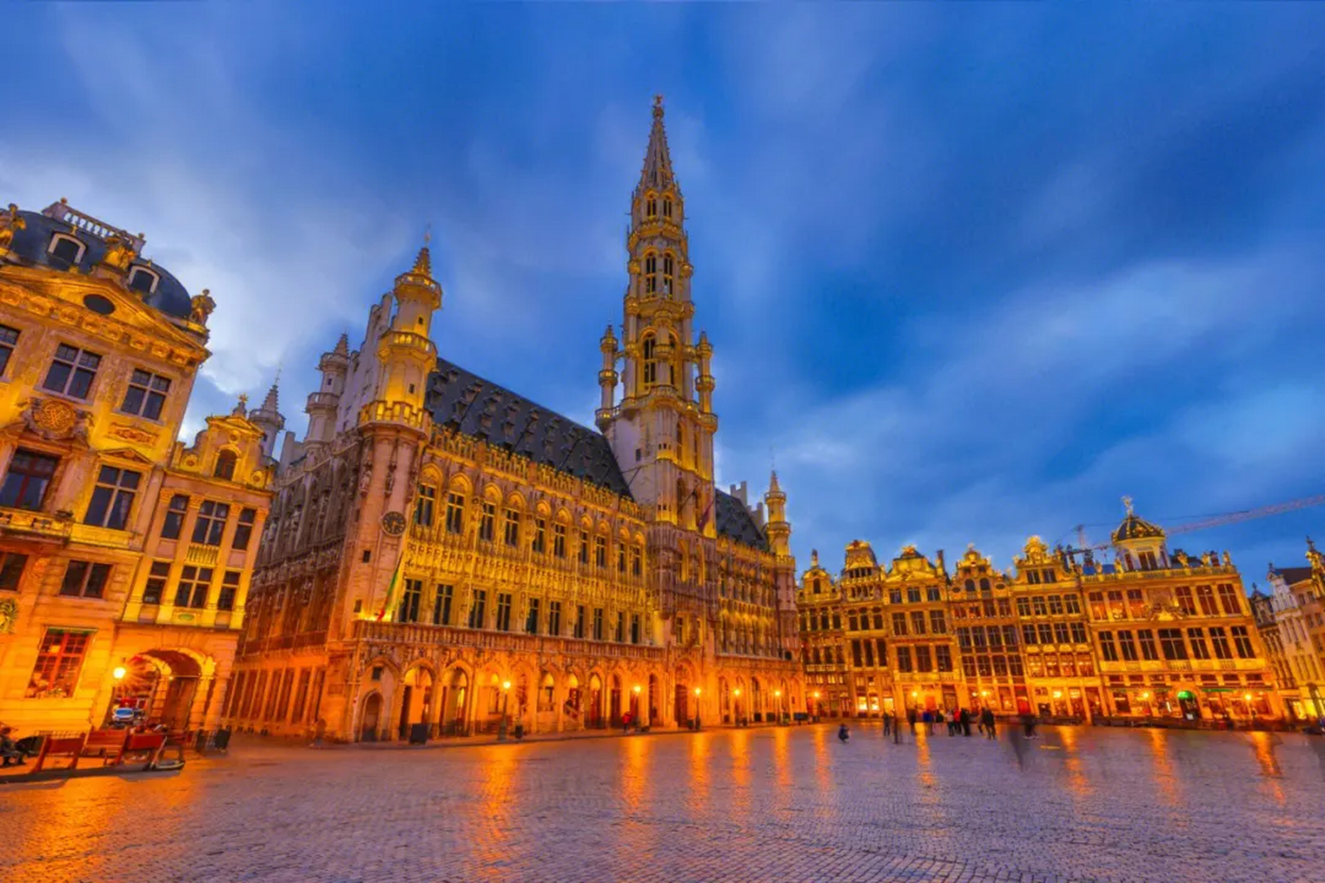 探访华夏邻国# 比利时布鲁塞尔大广场:是这个国家非常欧代表性的一个