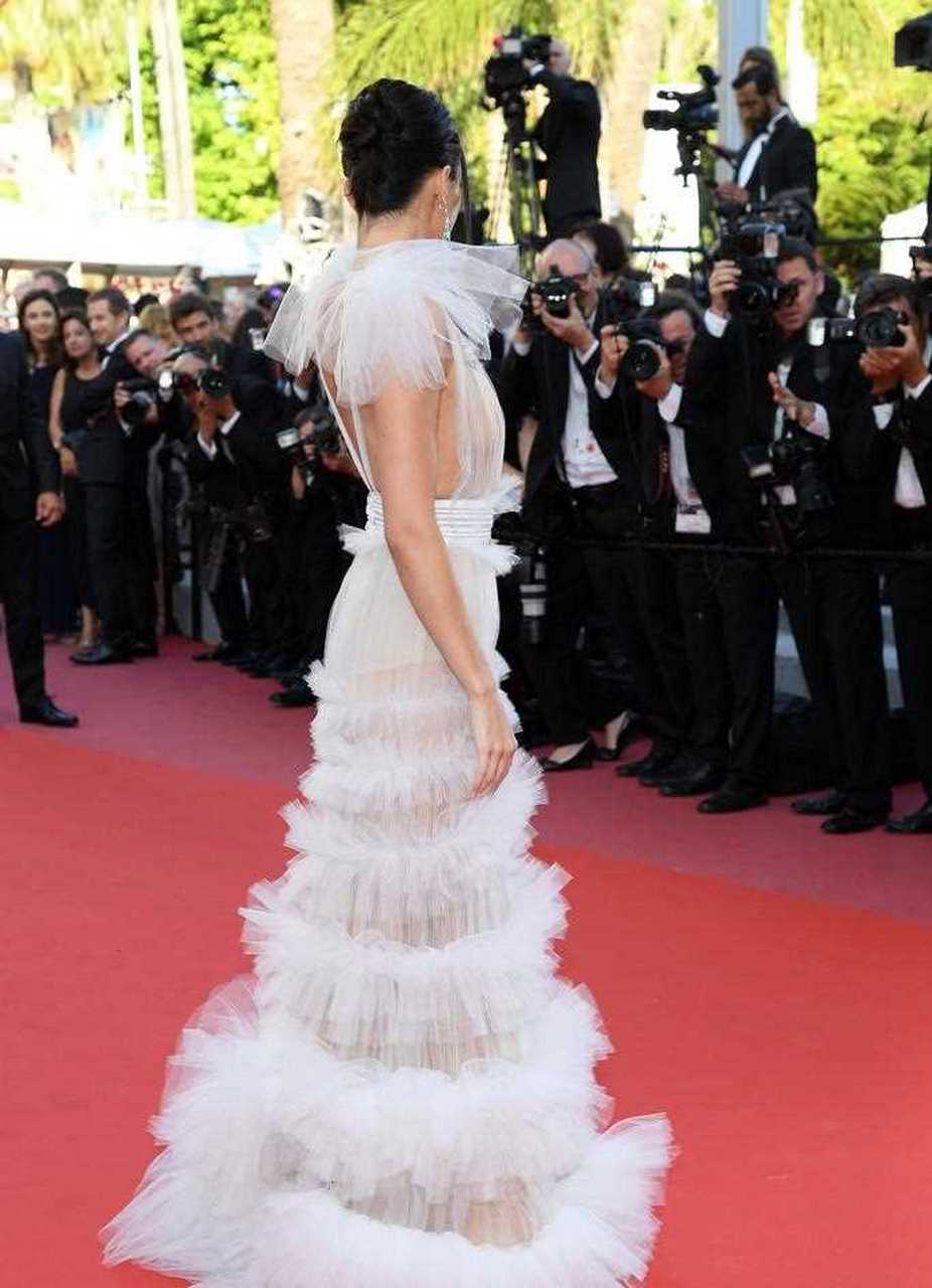 超模肯达尔·詹娜,2018年,第71届戛纳电影节红毯.