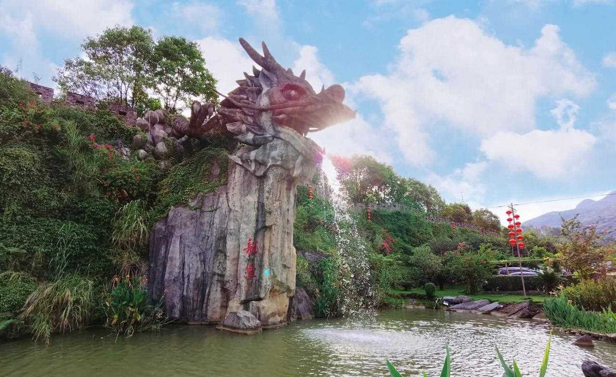 前两年来连州龙潭度假区,对湟川三峡,瑶族舞记忆犹新,还去摘了连州