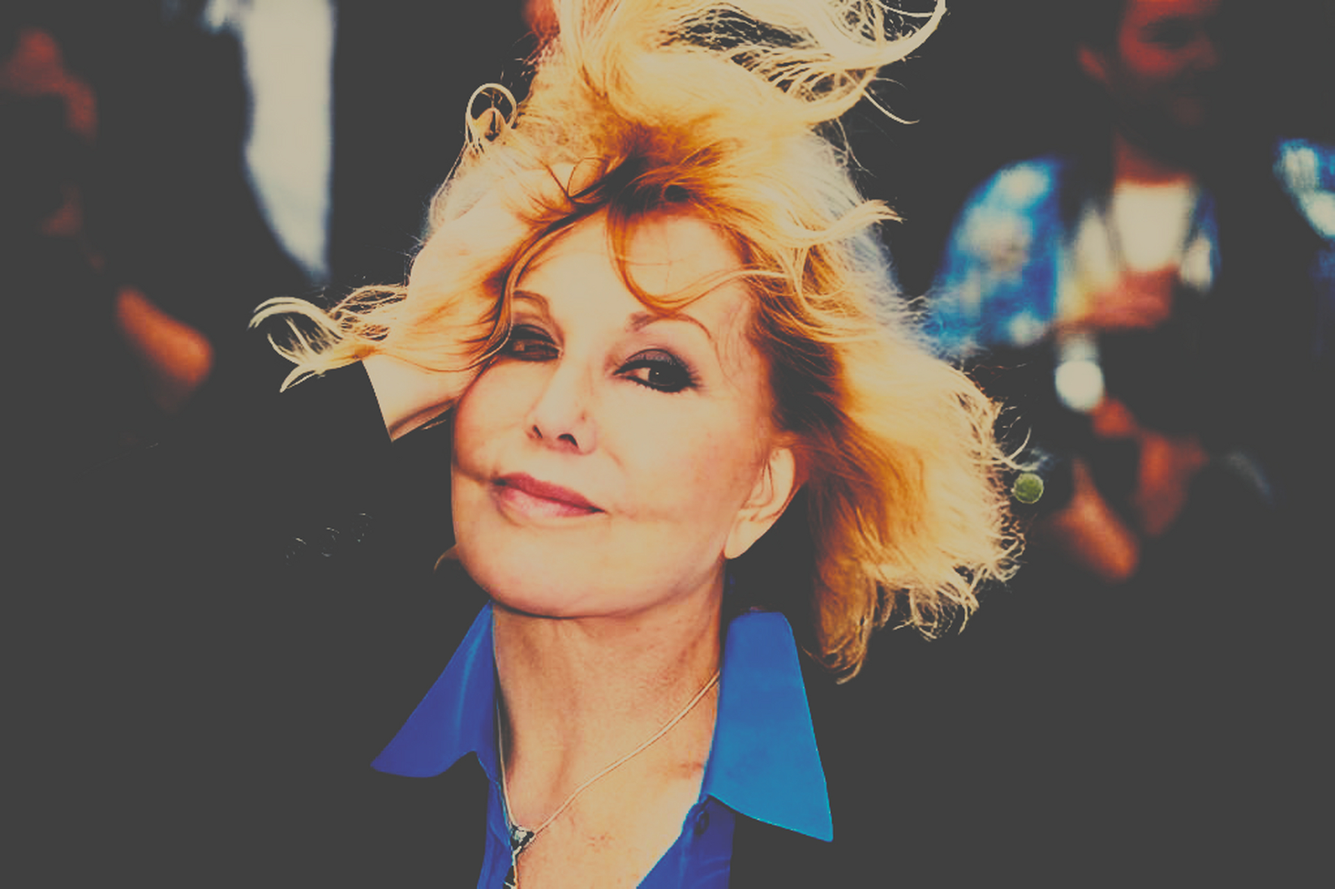 1962年,好莱坞影星金诺瓦克出现在越南山,并为美军表演.