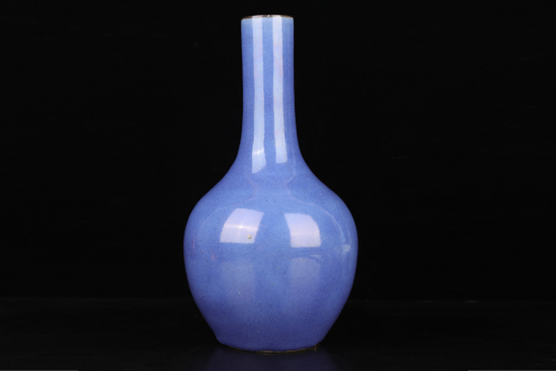 瓷器# 瓷器鉴赏:清中·霁蓝釉天球瓶,直径13cm,高25cm;鉴赏描述:醇