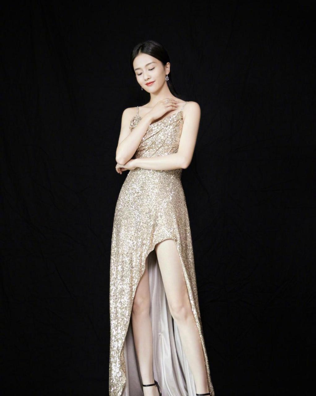 白鹿,腿白到发光