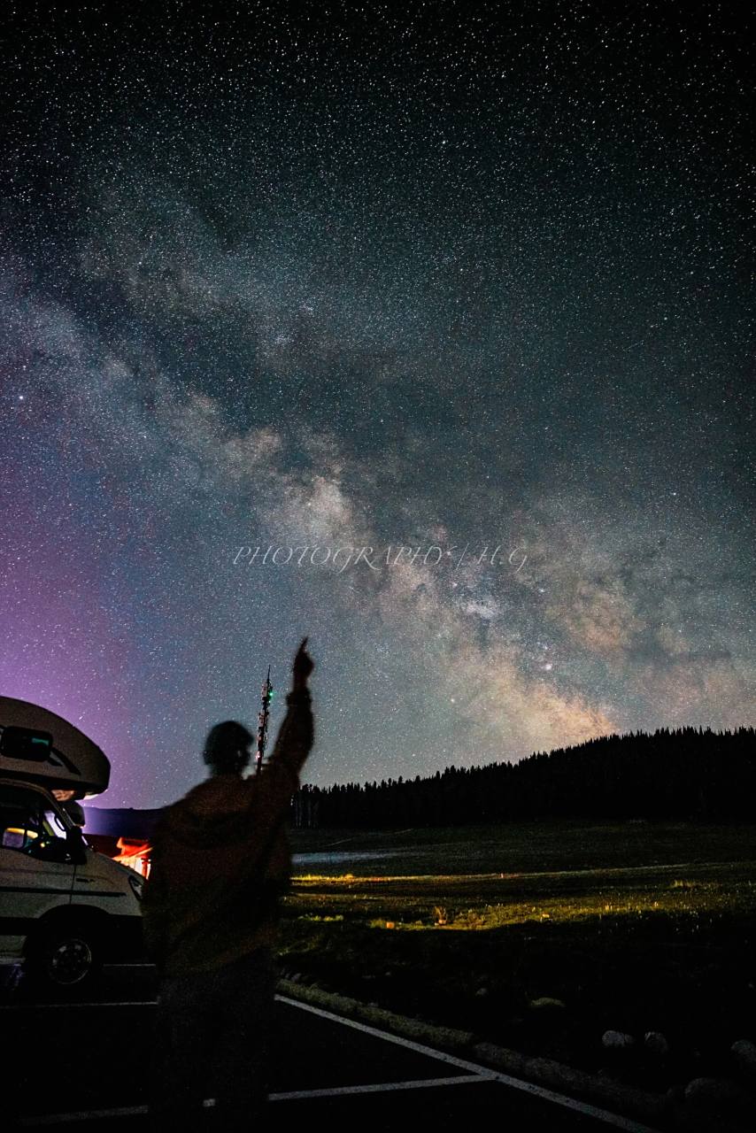 前后在赛里木湖房车露营4次,每次都在蹲星空 这次终于看到了超震撼的