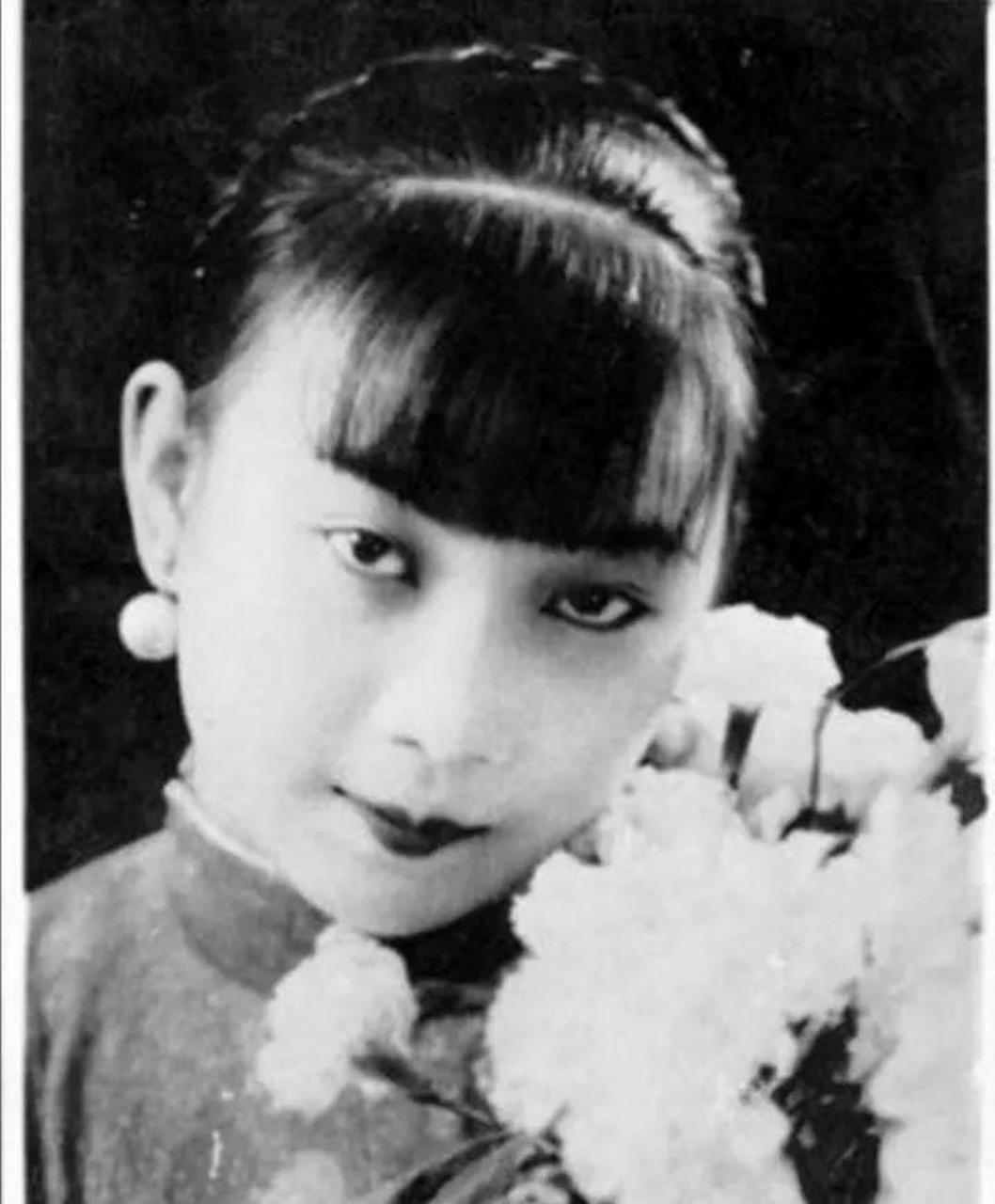 蓝萍(江同志)对30年代电影女演员的评价: 蓝萍看过的电影有《火烧红莲