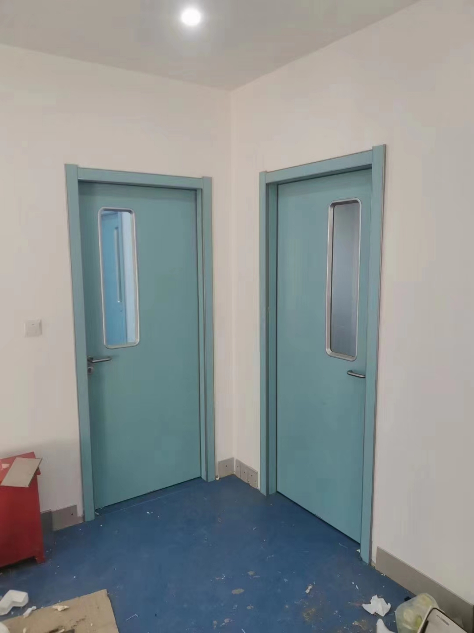 空气等多种功能的门,主要用于各类需要高洁净度和高洁净状态的场所