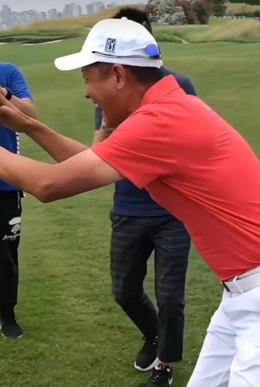 领动计划# 生活工作中的王志文不苟言笑,对谁都很高冷,但在儿子面前