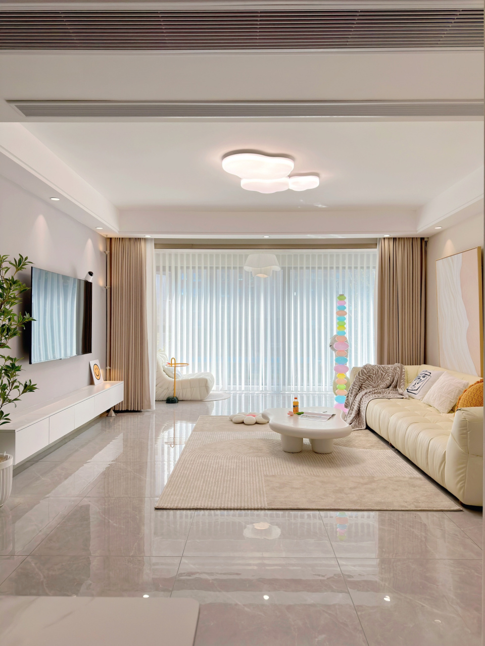 奶咖色的客厅搭配奶茶色窗帘[开心]  欢迎来到我的小家 建筑面积142平