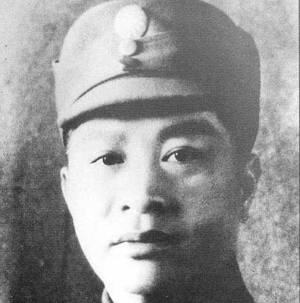 叶正明是叶挺的二儿子,与大哥的经历相似,叶正明同样年少有为.