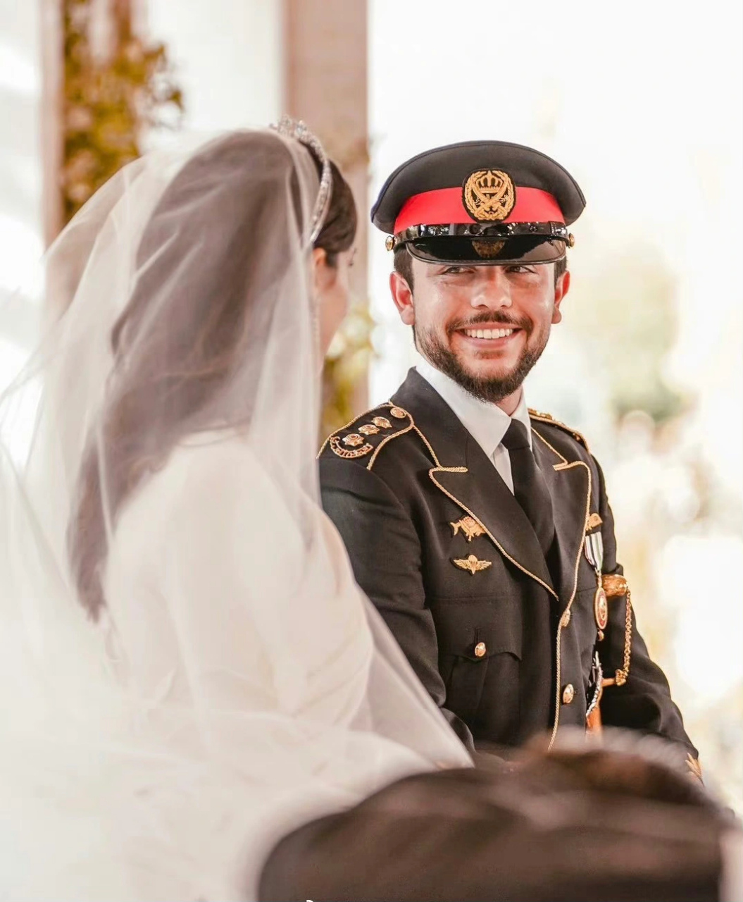 约旦王储侯赛因和王储妃拉杰瓦举行了隆重盛大的婚礼 美丽的新娘子由