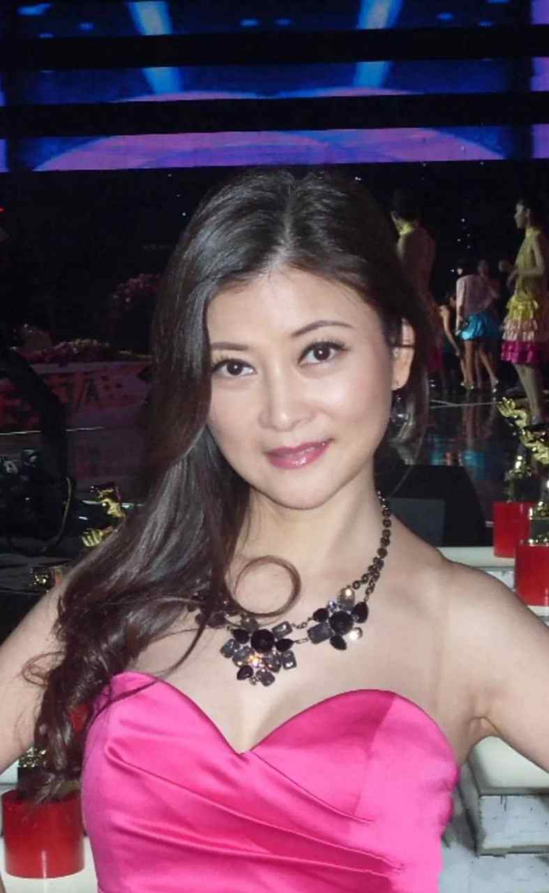 "南朱北程",指的就是北面的程琳,南面的朱晓琳,八十年代二人特色辖