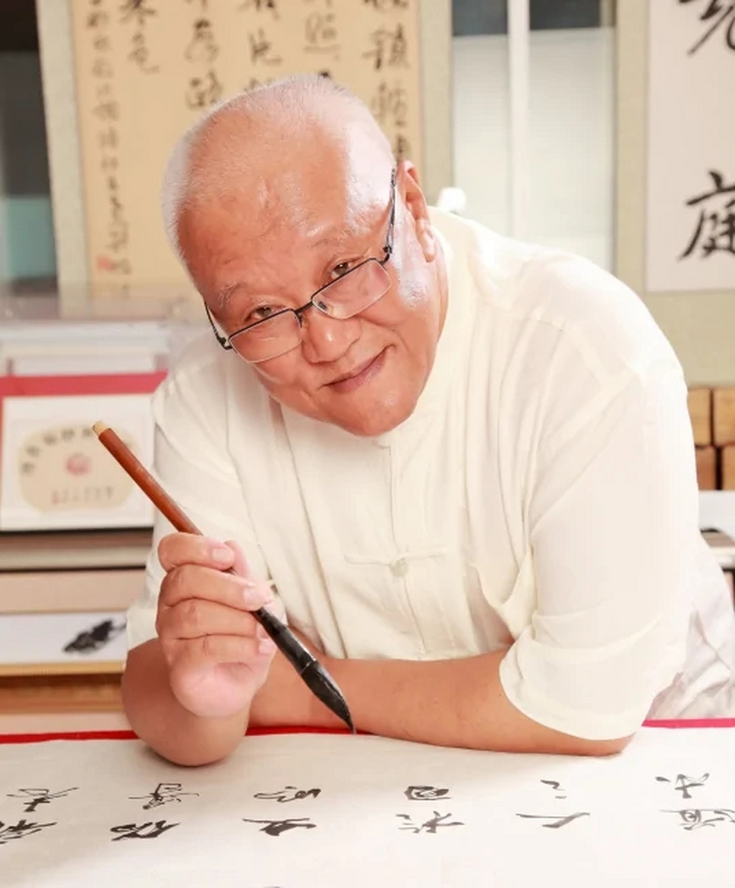 杨再春,中国书法家协会创始人之一.